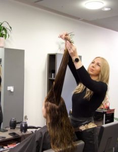 KIM CUTTING VERY LONG HAIR WITH LAYERS
